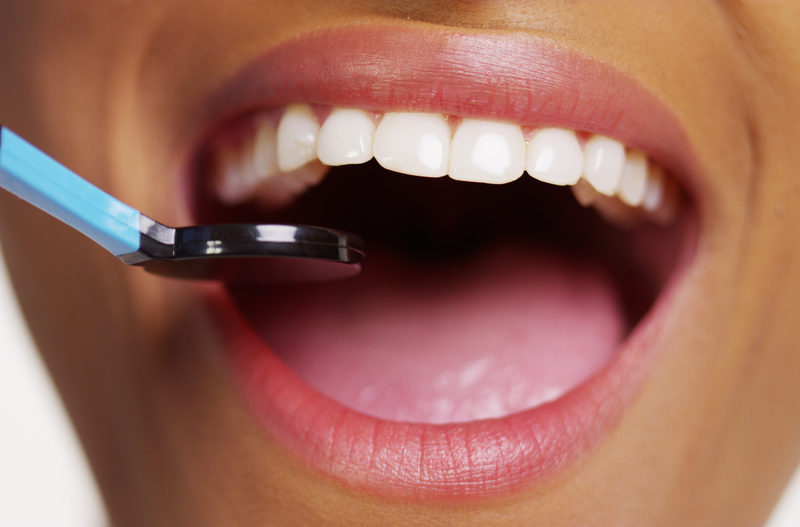 Wszechstronne leczenie dentystyczne – odkryj drogę do zdrowego i atrakcyjnego uśmiechu.